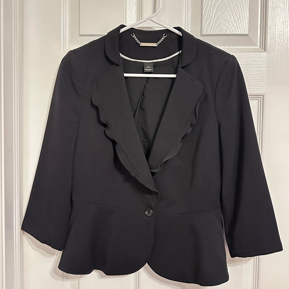 White House Black Market Ruffle Peplum Blazer – Black – Size 4